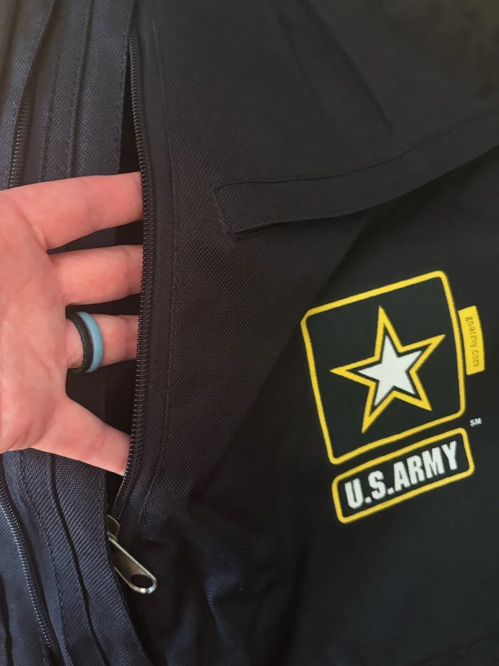 ✨$25✨U.S. Army One-Shoulder Backpack | Black